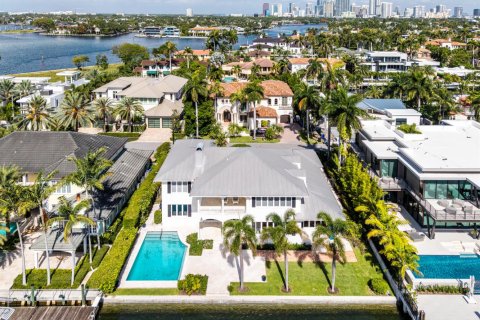 House in Fort Lauderdale, Florida 4 bedrooms, 567.63 sq.m. № 2187497 - photo 4