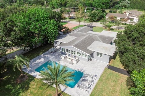 Casa en alquiler en Plantation, Florida, 5 dormitorios № 1992128 - foto 1