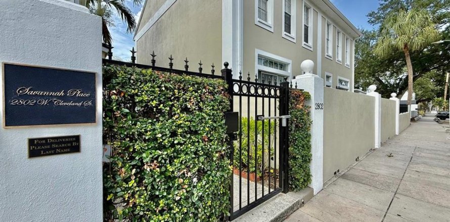 Condo in Tampa, Florida, 2 bedrooms № 2197210