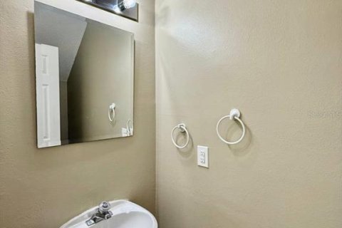 Condo in Tampa, Florida, 2 bedrooms № 2197210 - photo 17