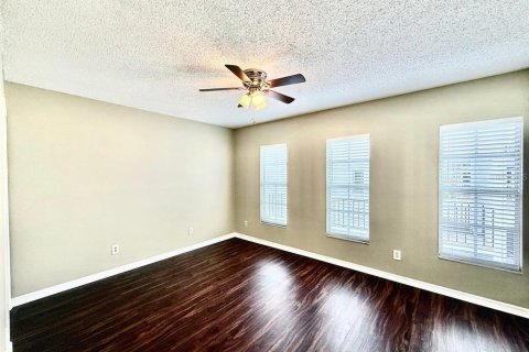 Condo in Tampa, Florida, 2 bedrooms № 2197210 - photo 18
