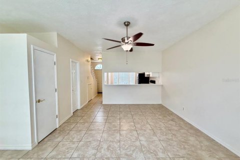 Condo in Tampa, Florida, 2 bedrooms № 2197210 - photo 15