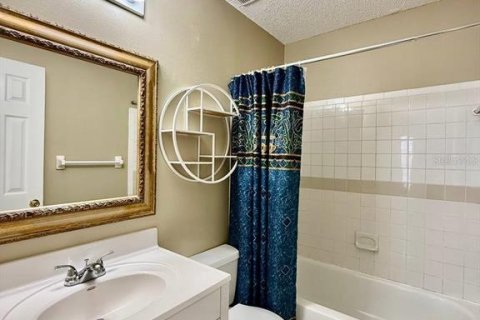 Condo in Tampa, Florida, 2 bedrooms № 2197210 - photo 22