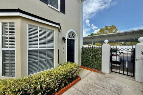 Condo in Tampa, Florida, 2 bedrooms № 2197210 - photo 3