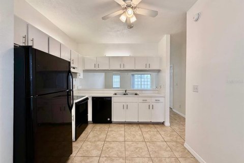 Condo in Tampa, Florida, 2 bedrooms № 2197210 - photo 11