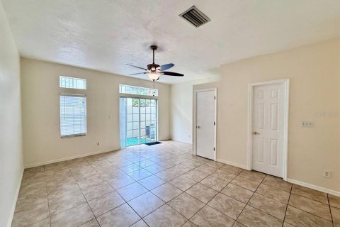 Condo in Tampa, Florida, 2 bedrooms № 2197210 - photo 13