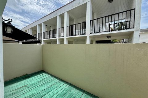 Condo in Tampa, Florida, 2 bedrooms № 2197210 - photo 30