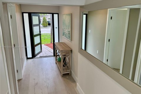 Villa ou maison à louer à Fort Lauderdale, Floride: 3 chambres, 106.28 m2 № 1863071 - photo 2