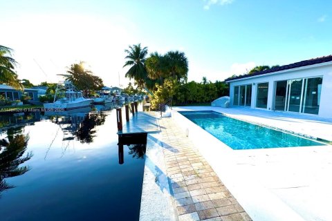 Villa ou maison à louer à Fort Lauderdale, Floride: 3 chambres, 106.28 m2 № 1863071 - photo 1