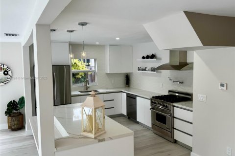 Casa en alquiler en Fort Lauderdale, Florida, 3 dormitorios, 106.28 m2 № 1863071 - foto 12