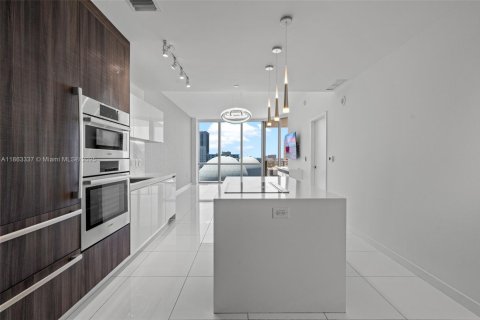 Condo in Miami, Florida, 2 bedrooms  № 1890403 - photo 5