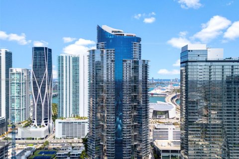 Condo in Miami, Florida, 2 bedrooms  № 1890403 - photo 1