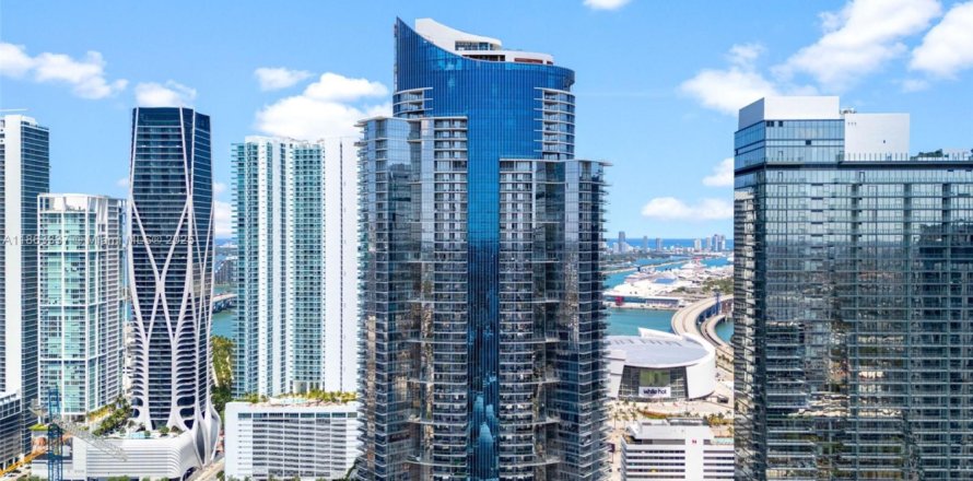 Condo in Miami, Florida, 2 bedrooms  № 1890403