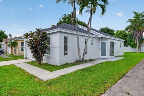 Villa ou maison à Florida City, Floride 3 chambres, 78.04 m2 № 2294093