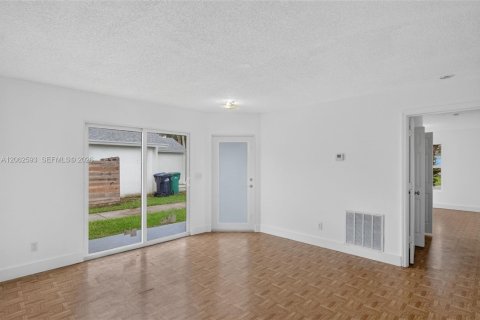 Villa ou maison à vendre à Florida City, Floride: 3 chambres, 78.04 m2 № 2294093 - photo 3