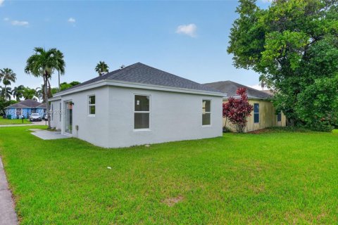 Villa ou maison à vendre à Florida City, Floride: 3 chambres, 78.04 m2 № 2294093 - photo 26