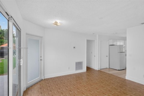 Villa ou maison à vendre à Florida City, Floride: 3 chambres, 78.04 m2 № 2294093 - photo 5