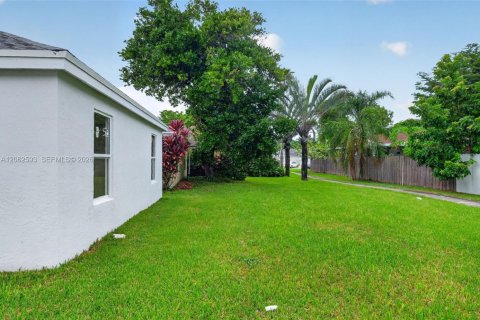 Villa ou maison à vendre à Florida City, Floride: 3 chambres, 78.04 m2 № 2294093 - photo 25