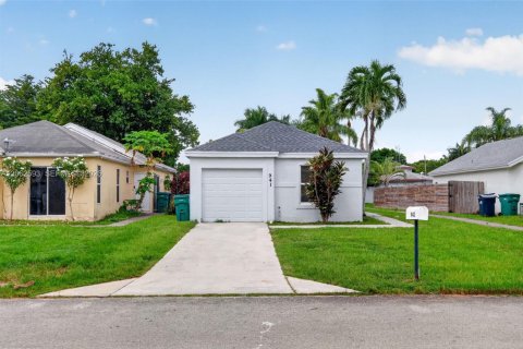 Villa ou maison à vendre à Florida City, Floride: 3 chambres, 78.04 m2 № 2294093 - photo 2