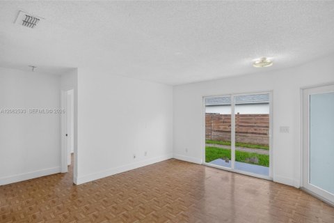 Villa ou maison à vendre à Florida City, Floride: 3 chambres, 78.04 m2 № 2294093 - photo 4