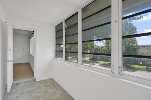 Купить кондоминиум в Майами, Флорида 1 спальня, 88.63м2, № 2154203 - фото 23