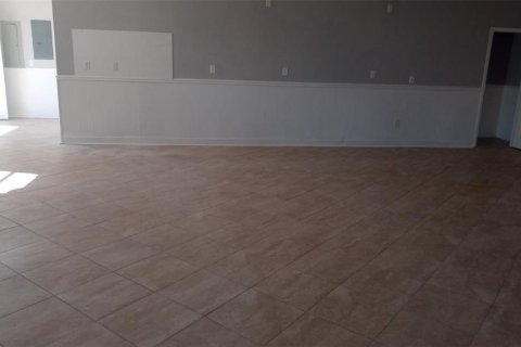 Immobilier commercial à louer à Tampa, Floride: 295.71 m2 № 1912927 - photo 9