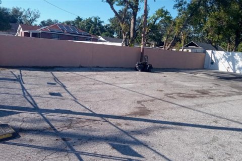 Propiedad comercial en alquiler en Tampa, Florida, 295.71 m2 № 1912927 - foto 11