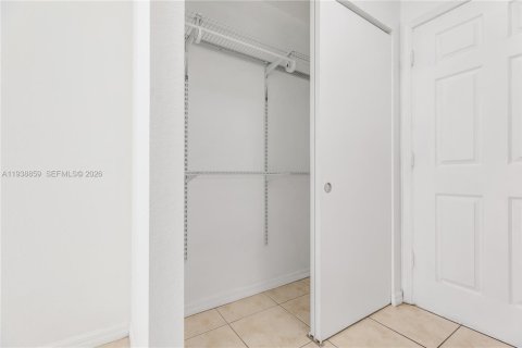 Villa ou maison à louer à Miami, Floride: 1 chambre, 50.91 m2 № 1996474 - photo 5