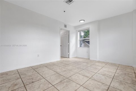 Villa ou maison à louer à Miami, Floride: 1 chambre, 50.91 m2 № 1996474 - photo 11