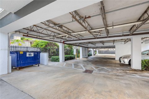 Villa ou maison à louer à Miami, Floride: 1 chambre, 50.91 m2 № 1996474 - photo 17