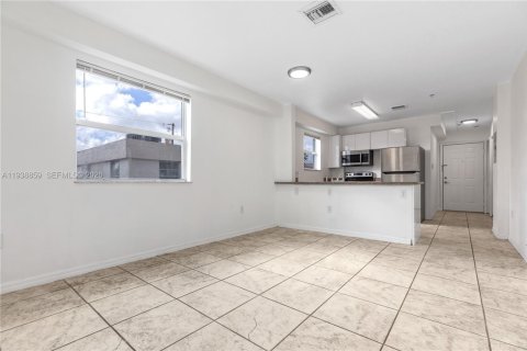 Villa ou maison à louer à Miami, Floride: 1 chambre, 50.91 m2 № 1996474 - photo 10