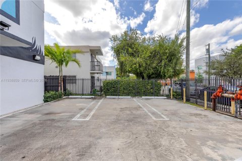 Villa ou maison à louer à Miami, Floride: 1 chambre, 50.91 m2 № 1996474 - photo 16