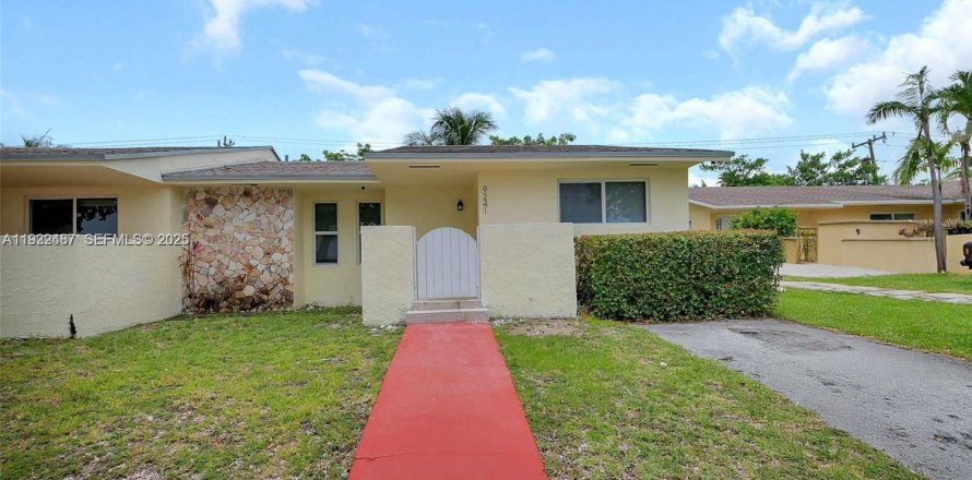 Дом в Катлер-Бей, Флорида 3 спальни, 211.07м2 № 1990875