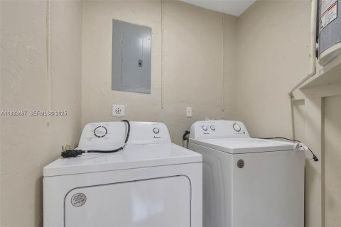 Снять в аренду виллу или дом в Катлер-Бей, Флорида 3 спальни, 211.07м2, № 1990875 - фото 18