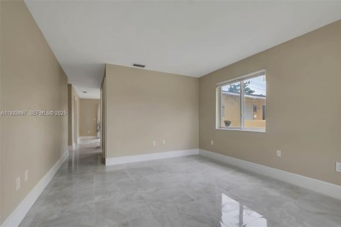 Снять в аренду виллу или дом в Катлер-Бей, Флорида 3 спальни, 211.07м2, № 1990875 - фото 6