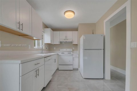 Снять в аренду виллу или дом в Катлер-Бей, Флорида 3 спальни, 211.07м2, № 1990875 - фото 16