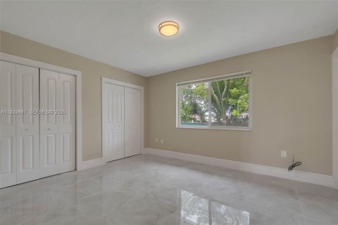 Снять в аренду виллу или дом в Катлер-Бей, Флорида 3 спальни, 211.07м2, № 1990875 - фото 12