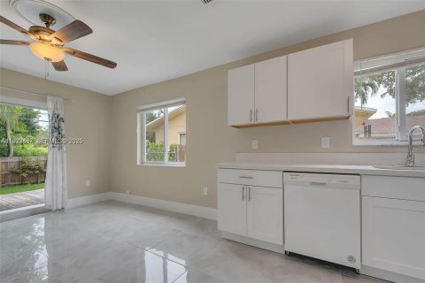 Снять в аренду виллу или дом в Катлер-Бей, Флорида 3 спальни, 211.07м2, № 1990875 - фото 14