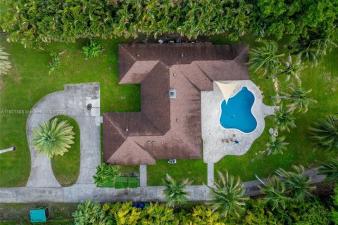 Villa ou maison à vendre à Southwest Ranches, Floride: 5 chambres, 278.52 m2 № 1748346 - photo 4