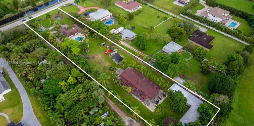 Villa ou maison à Southwest Ranches, Floride 5 chambres, 278.52 m2 № 1748346
