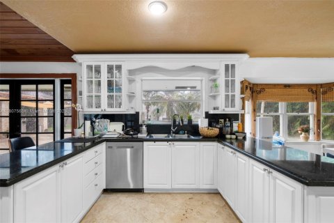 Villa ou maison à vendre à Southwest Ranches, Floride: 5 chambres, 278.52 m2 № 1748346 - photo 13
