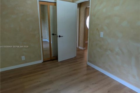 Casa en alquiler en Miami, Florida, 2 dormitorios, 189.71 m2 № 1987880 - foto 14