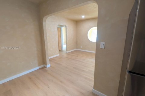 Casa en alquiler en Miami, Florida, 2 dormitorios, 189.71 m2 № 1987880 - foto 22