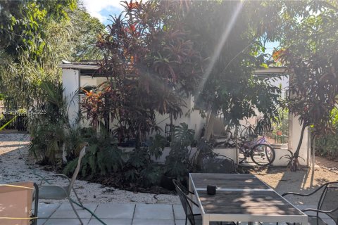 Casa en alquiler en Miami, Florida, 2 dormitorios, 189.71 m2 № 1987880 - foto 30