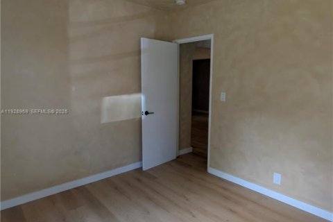 Casa en alquiler en Miami, Florida, 2 dormitorios, 189.71 m2 № 1987880 - foto 13