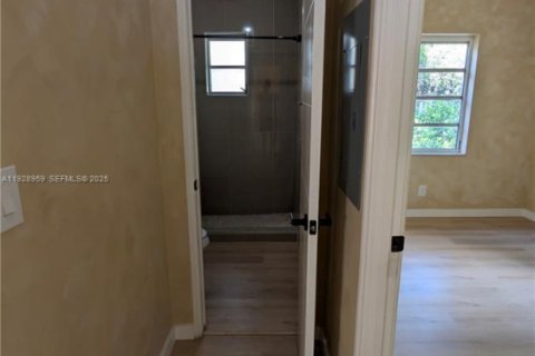 Casa en alquiler en Miami, Florida, 2 dormitorios, 189.71 m2 № 1987880 - foto 18