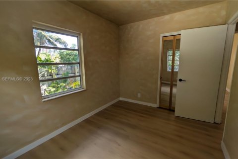 Casa en alquiler en Miami, Florida, 2 dormitorios, 189.71 m2 № 1987880 - foto 19