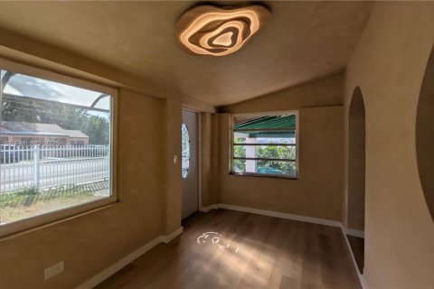 Casa en alquiler en Miami, Florida, 2 dormitorios, 189.71 m2 № 1987880 - foto 3