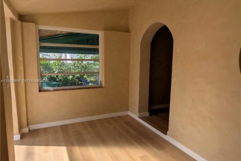 Casa en alquiler en Miami, Florida, 2 dormitorios, 189.71 m2 № 1987880 - foto 5