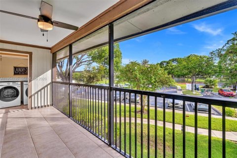 Condo in Tamarac, Florida, 2 bedrooms  № 2020707 - photo 24